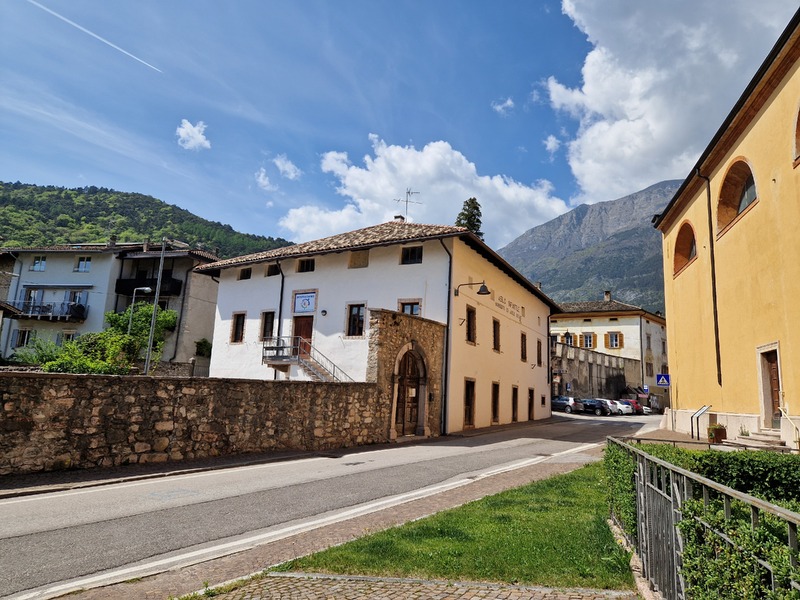 Sede originaria dell'Asilo Norberto ed Adele Defant - entrata nel cortile