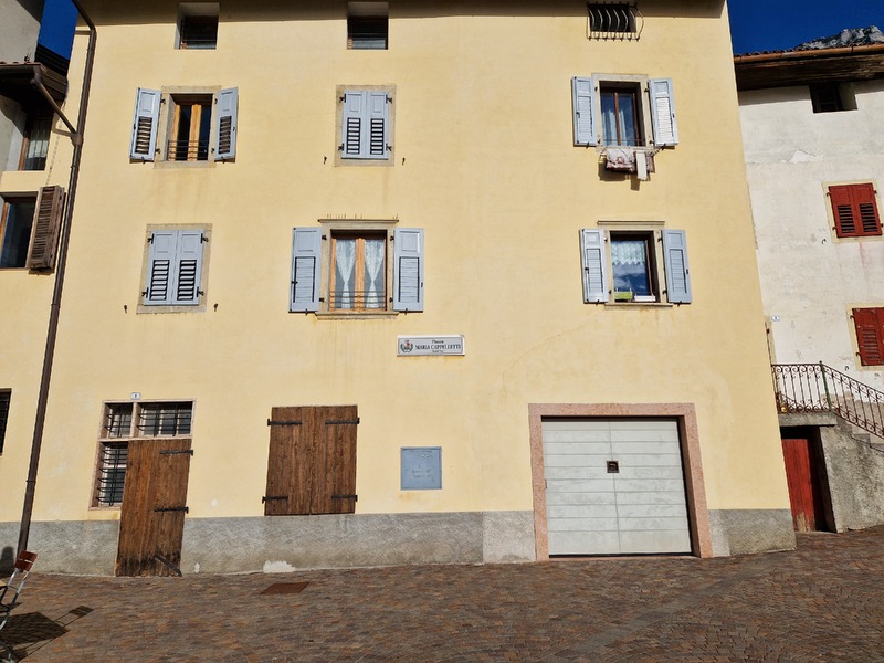 Piazza Maria Cappelletti - targa toponomastica
