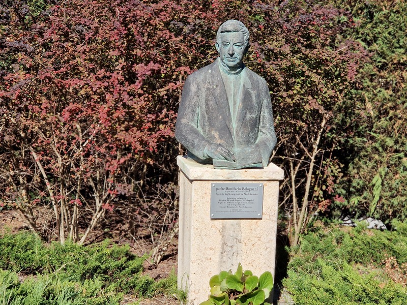 Busto di padre Bonifacio Bolognani