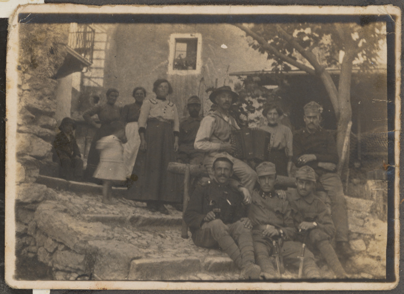 Fisarmonica tra civili e militari