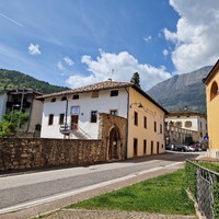 Sede originaria dell'Asilo Norberto ed Adele Defant - entrata nel cortile