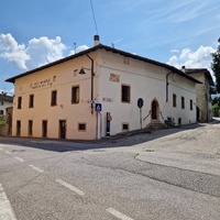 Sede originaria dell'Asilo Norberto ed Adele Defant - entrata verso la piazza